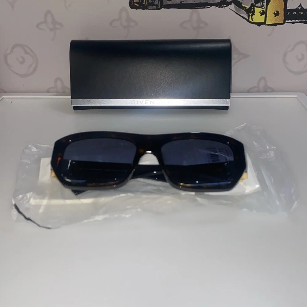 New Unisex Givenchy Sunglasses GV 40036 U 52W